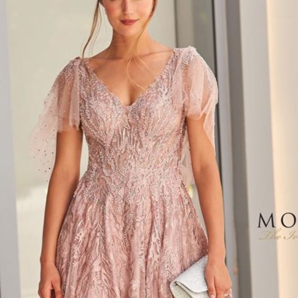 Ivonne D lace ball gown - Picture 4 of 7
